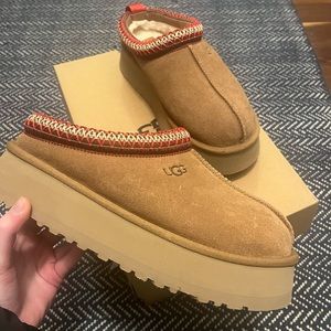 UGG Chestnut Tazz Size7